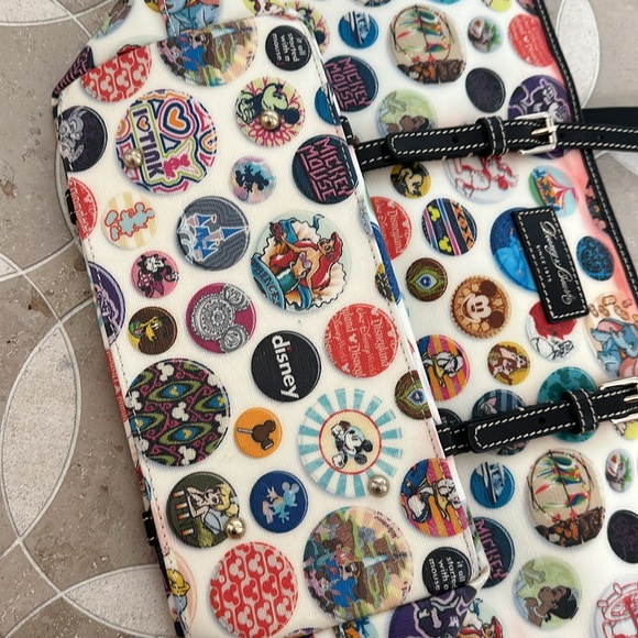 Dooney&Bourke "2012" Disney Buttons Tote used once - Picture 4 of 9